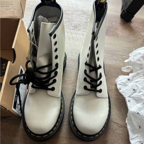 Dr Martens 1460 Leather combat boots size 7 - Picture 3 of 8